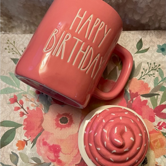 Rae Dunn HAPPY BIRTHDAY mug with cupcake topper NEW - Picture 3 of 4